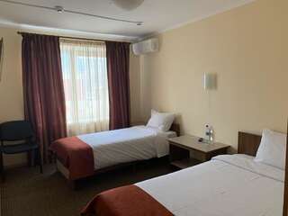 Отель Отель Явир Полтава Двухместный номер Делюкс с 2 отдельными кроватями-8